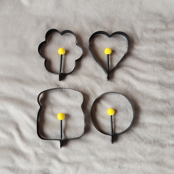 AVON Set for 4 Egg Molds - Picture 2 of 7